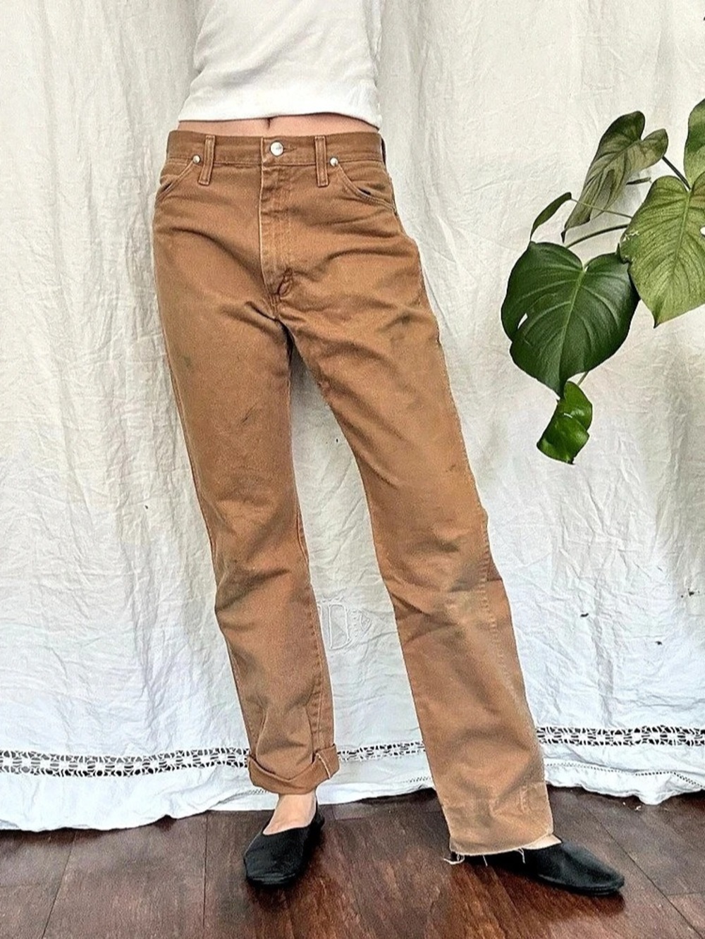 Wrangler Straight Leg Jeans in Brown